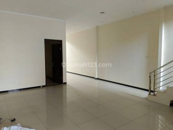 Rumah Nyaman Terawat di Komplek Mekar Wangi