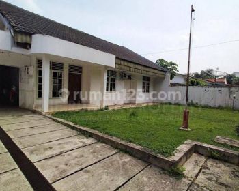 Rumah Taman Luas Dalam Komplek Hitung Tanah Cinere