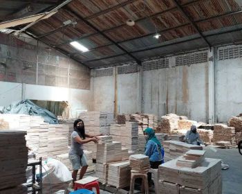 Gudang Lokasi Strategis di Kyai Tambak Deres Siap pakai