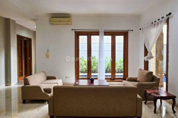 Rumah mewah Pondok Indah (Siap Huni & Lokasi Strategis) Ada Swimming Pool