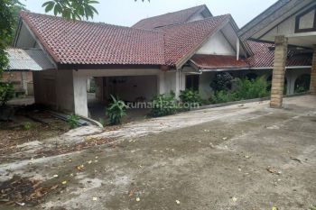 Disewakan Tanah 3685 SHM m² ada bangunan  di Cinere
