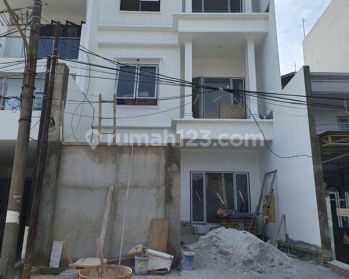Rumah baru di Sunter dlm kompleks jalan lebar