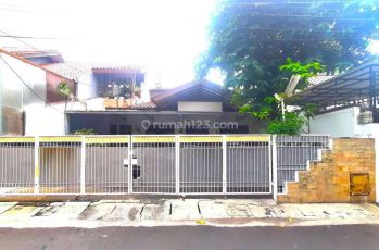 Rumah Grogol Roxy. 1.5 Lantai. 10x20. Jalan 2 Mobil.