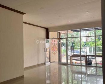 Ruang Usaha Lokasi Sangat Strategis Dipinggi Jalan Besar Dijl Cikditiro Menteng