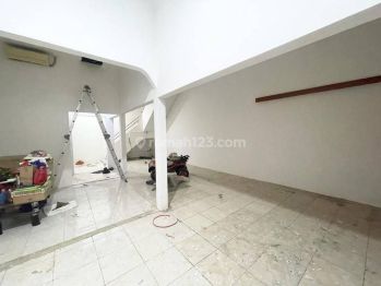 Chandra Rumah 3 Lantai Uk 6x15m Bebas Banjir Strategis di Jelambar