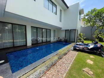 Rumah Minimalis dg Kolam Renang di Graha Natura cluster elit