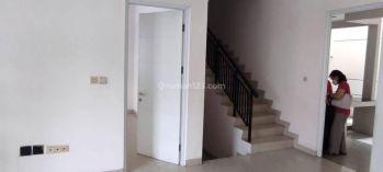 Rumah di Jl. Green lake city SHM 2 Lantai Bagus