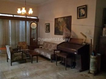 DIJUAL CEPAT Rumah Unfurnished di Menteng SHM Hadap Timur