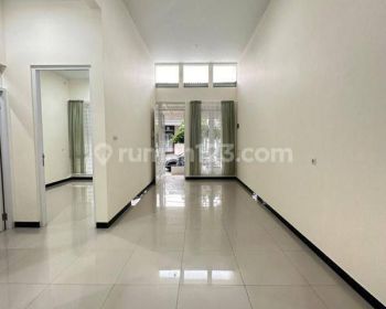 Disewakan Rumah siap Huni di di Taman Kopo Indah V Springville