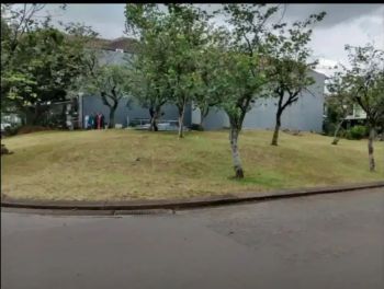 kavling dalam cluster depan taman di Legenda Wisata Cibubur