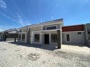 Rumah Cluster Pinggir Jalan Ramai