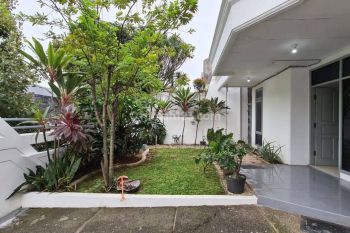 Disewakan Rumah Termurah 125jt Bisa Nego di Kebon Jeruk, Jakarta Barat
