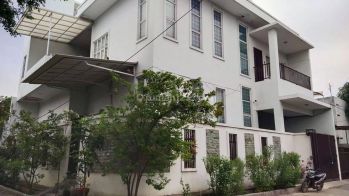 Rumah Siap Huni 2,5 Lantai, Bangunan Kokoh di Harapan Indah