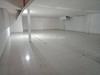 Bangunan Disewakan Untuk Usaha di Surya Sumantri Lokasi Strategis