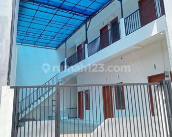 Rumah kos dua lantai di area yg banyak kos kosannya