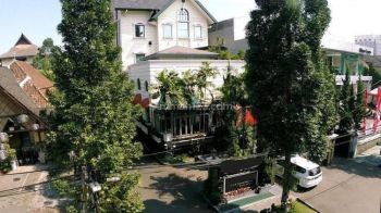 Ruang Komersial Bekas Hotel di Jalan Utama Dago Bandung