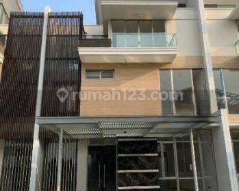 Rumah 3 Lantai Signature Chopin 200m², Golf Island, Nego