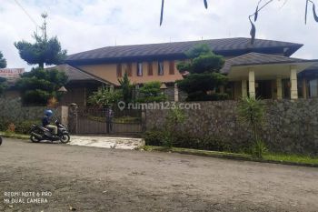 RUMAH VILLA MEWAH DI KOMPLEK SETIABUDI REGENCY, SETIABUDI, BANDUNG UTARA,