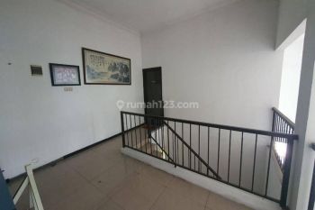 Tempat Usaha Bekas Showroom Mobil, Jl. Barata Jaya