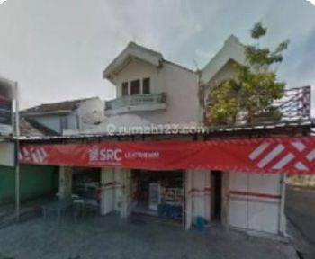 Pekarangan dekat Jalan Utama , belakang mini market Lestari