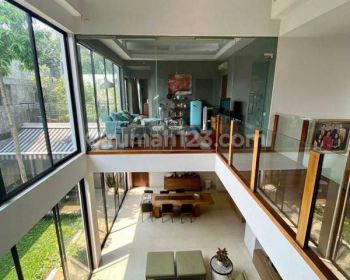 Rumah Modern di  di Cipete. Dekat Stasiun Mrt Haji Nawi.