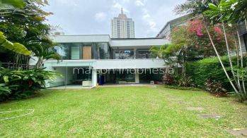 Rumah Siap Huni 700 Meter Kawasan Tenang Kebayoran Baru