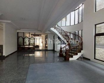 Disewakan Rumah di Pluit Timur Residence Lb 1.000m, 4 Kt, 2 Lantai