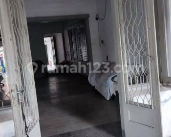 Rumah lama pinggir jalan raya cocok untuk usaha