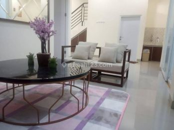 Rumah Modern Glass House di Jatiasih