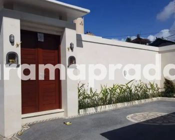 Sewa Kosongan Villa 2 Kamar Kolam Renang Kerobokan