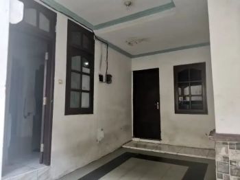 Di jual rumah tinggal 2 lantai beserta kost2san 8 pintu
