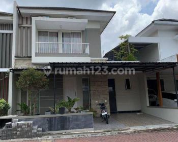Rumah Disewakan Furnished Dalam Perumahan Ada Fasilitas Kolam Renang Jalan