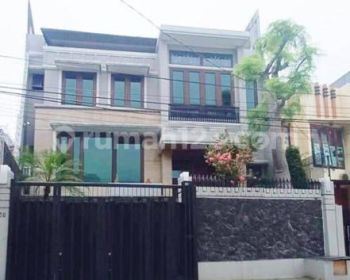 Rumah 3 lantai full furnished design pribadi siap huni