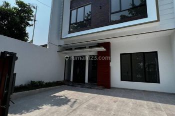 Rumah 2 Lantai Di Griya Loka Bsd City