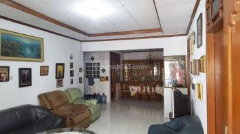 Rumah di Senayan, tengah kota Jakarta harga nego sampai jadi