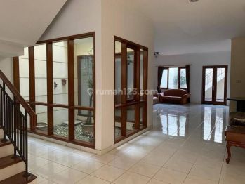 Disewakan Rumah Asri Halaman Luas Di Setra Indah