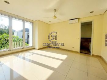 Disewakan Rumah Mewah Hook Dg Kolam Renang Pondok Indah