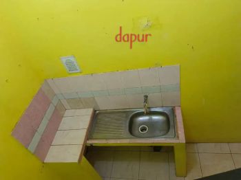 Menyewakan rumah 2 lantai