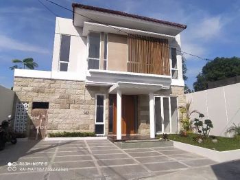 Rumah Mewah Strategis Dekat Hotel Hyatt Jalan Palagan Yogyakarta