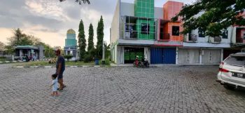 Ruko murah dua lantai cocok buat Cafe atau kantor notaris