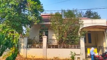 Ruamah di sawangan depok masuk 2 mobil 500 meter ke jln raya utama