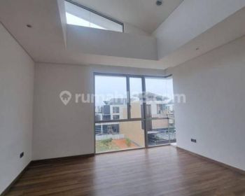 Dijual ( Jarang Ada) Rumah Golf Island, PIK The Chopin Signature. ( 3 Lantai &