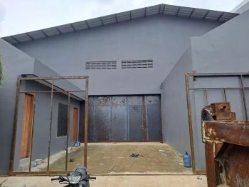 Gudang Baru Siap Pakai, Timur, Lokasi di Kompleks Kaveling Dpr