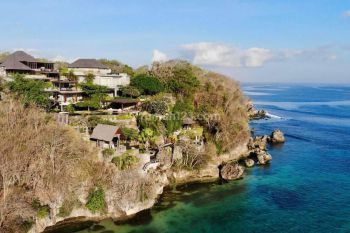 Villa Mewah Tepi Tebing Uluwatu dan Akses Pribadi ke Pantaip