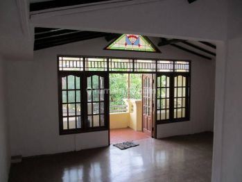 Disewakan rumah 2 lantai di serpong