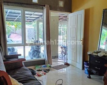 Disewakan Rumah 1 lt Semi Furnish di Kencana Loka Siap Huni dekat tol