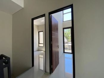 Rumah mewah belakang Mitra swalayan triyagan