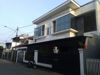 Rumah elegan 2 lantai siap huni di kembar sayap bkr