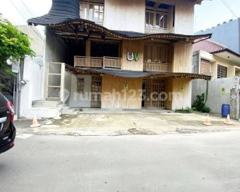 Rumah dgn penginapan 10 kamar LT 209m2 di Daerah Keb.Baru