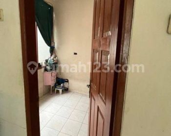 Rumah Semi Furnished Bagus SHM - Sertifikat Hak Milik di Perum Singgasana